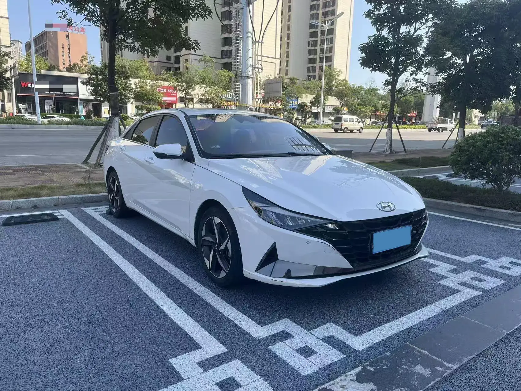 2022 HYUNDAI ELANTRA thumbnail 3