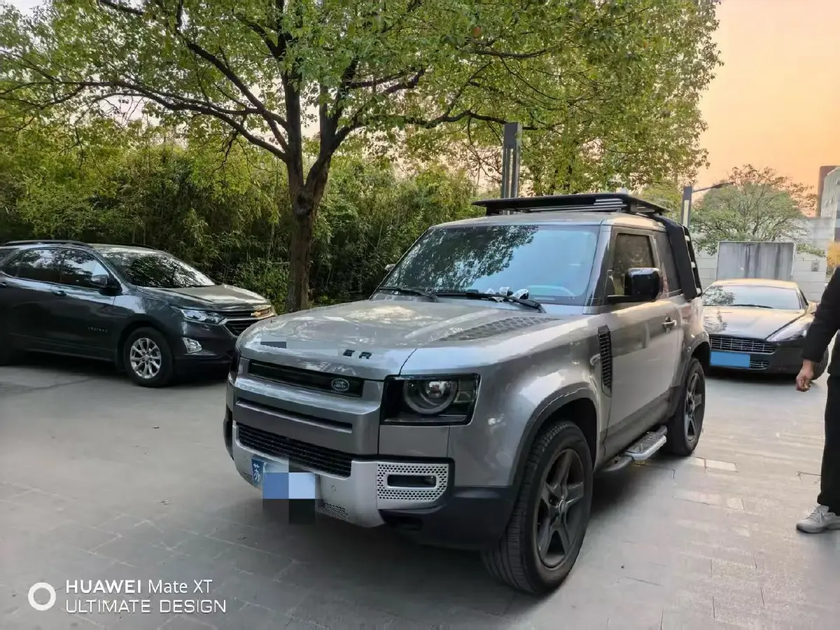 2022 Land Rover Defender 2.0T 300HP L4 8AT