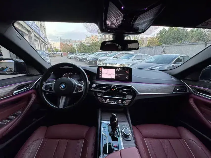 2022 BMW 5 thumbnail 4