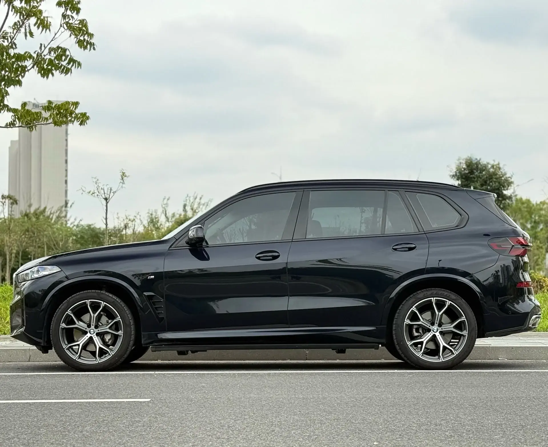 2023 BMW X5 thumbnail 3