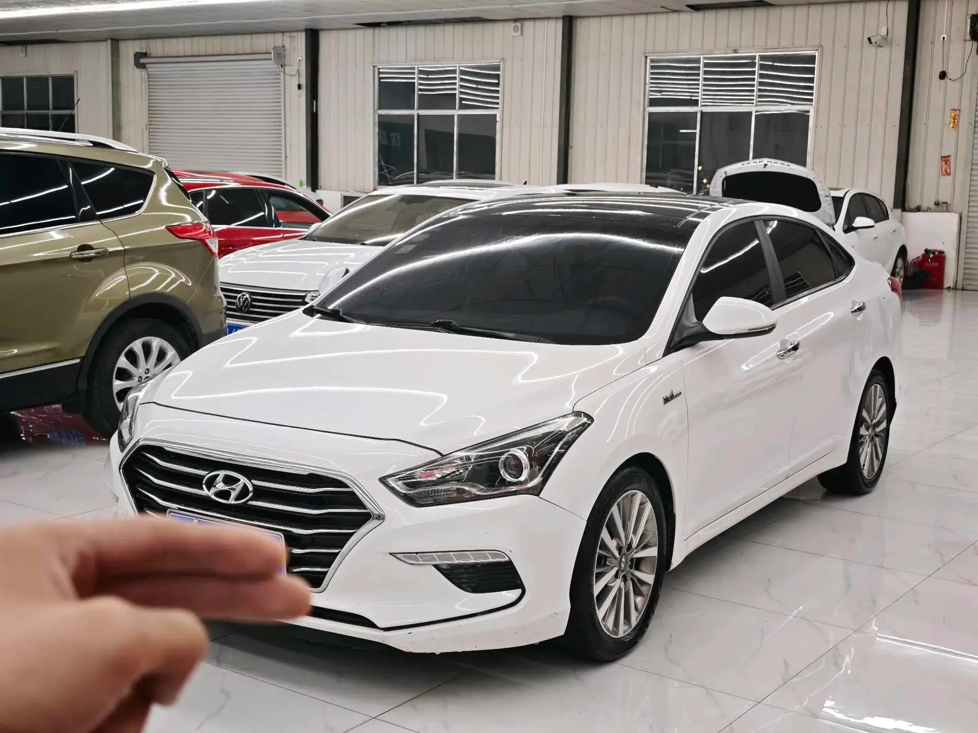 2017 HYUNDAI MISTRA view 1