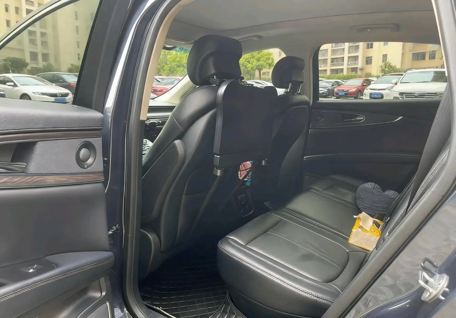 2021 LINCOLN NAUTILUS thumbnail 4