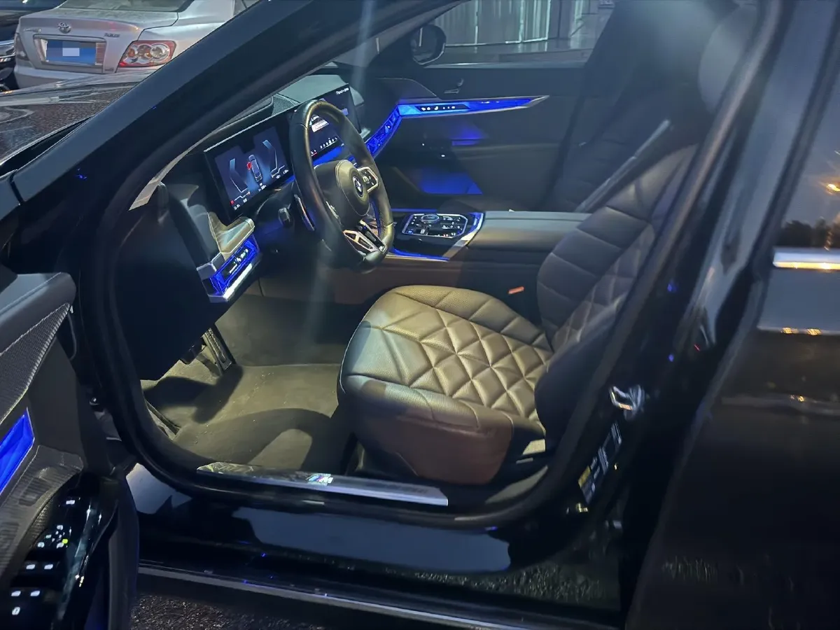 2023 BMW i7 BEV 101.7KWH,autocango,china used car exporter,china ev exporter,chinese used car exporter,chinese used ev exporter