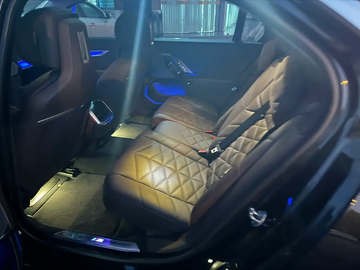 2023 BMW i7 BEV 101.7KWH,autocango,china used car exporter,china ev exporter,chinese used car exporter,chinese used ev exporter