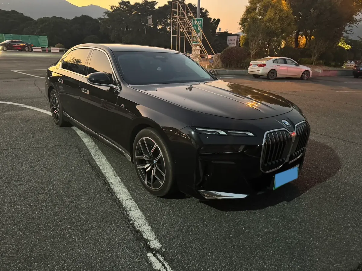 2023 BMW i7 BEV 101.7KWH,autocango,china used car exporter,china ev exporter,chinese used car exporter,chinese used ev exporter