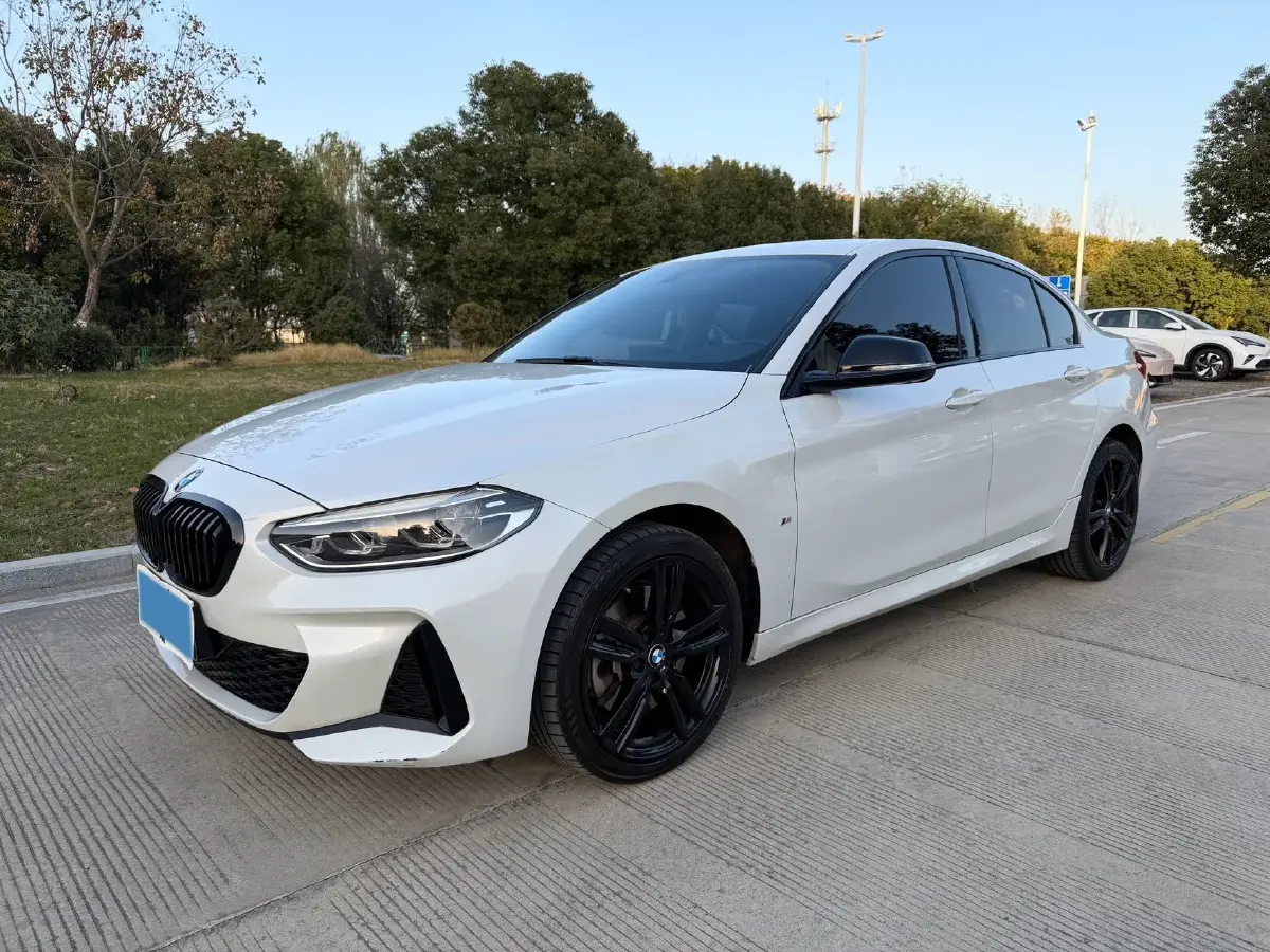 2022 BMW 1 Series 2.0T 192HP L4 7DCT