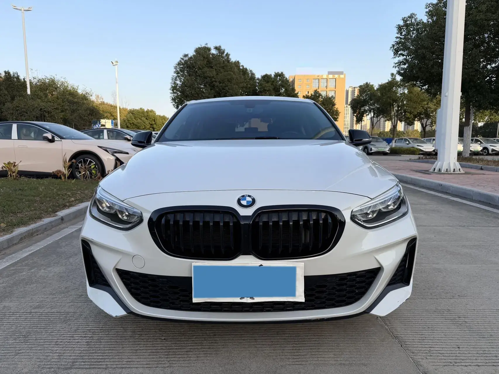 2022 BMW 1 thumbnail 2