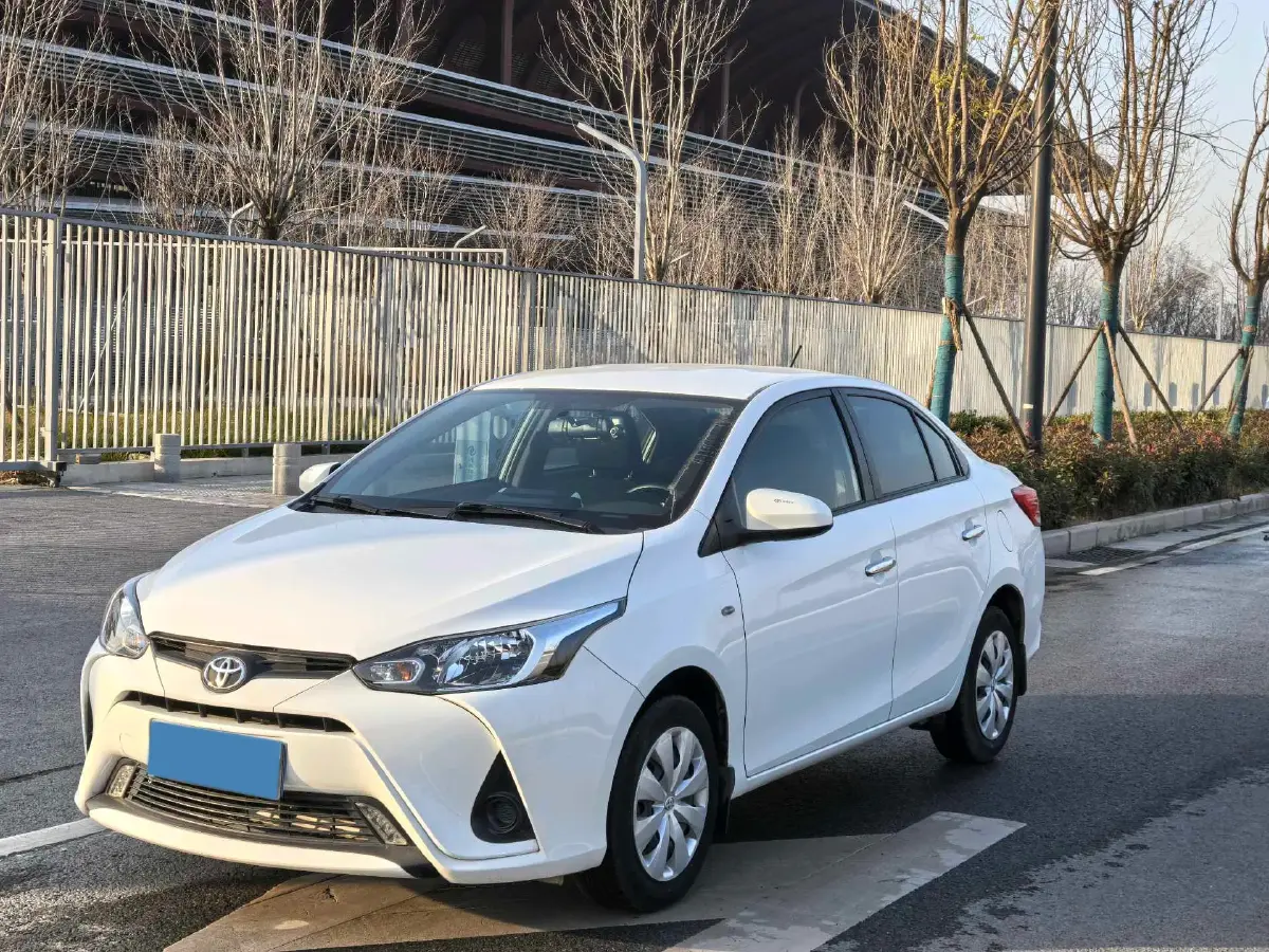 2017 Toyota Yaris L 1.5L 107HP L4 CVT