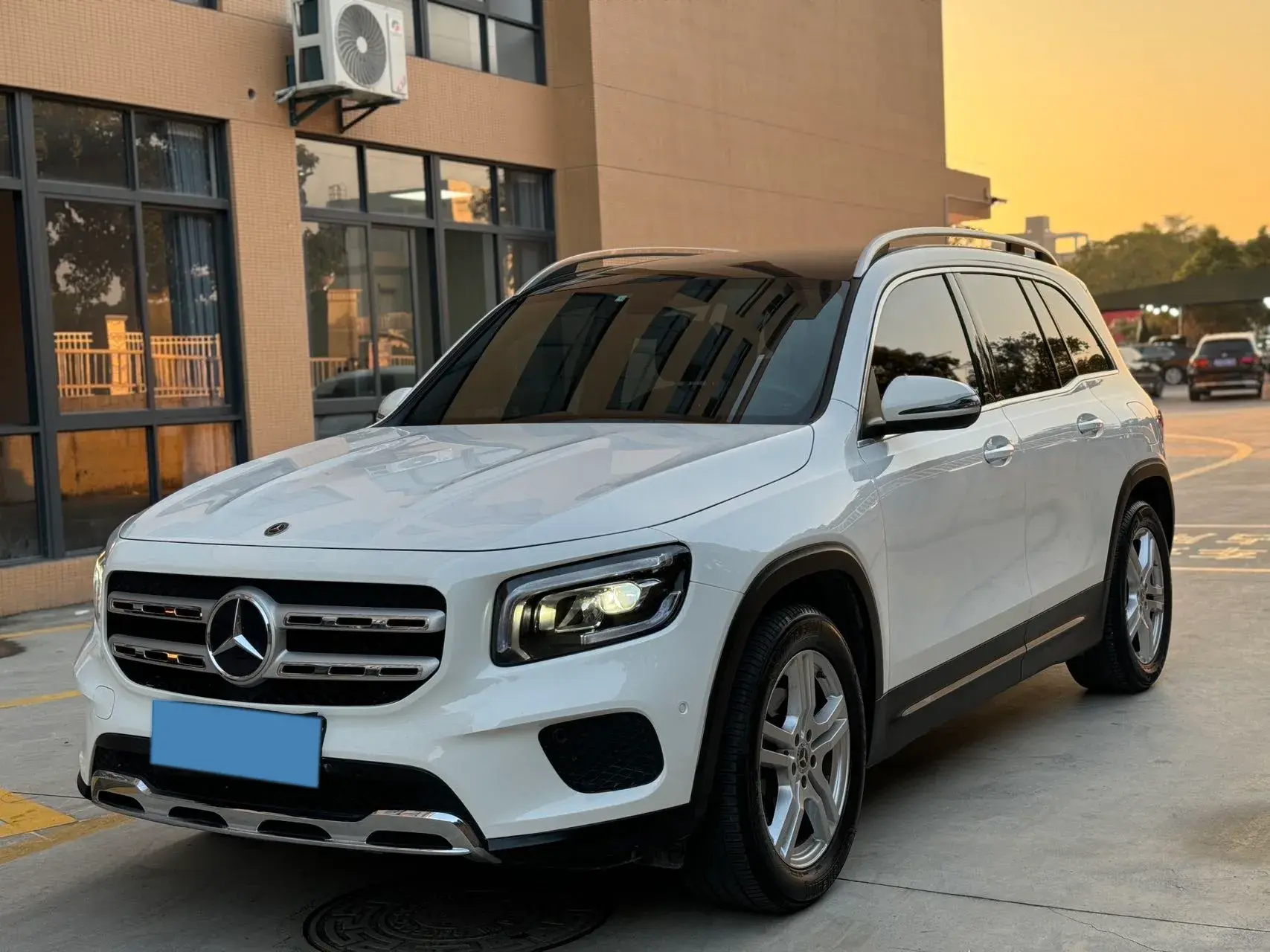 2022 MERCEDES-BENZ GLB view 1