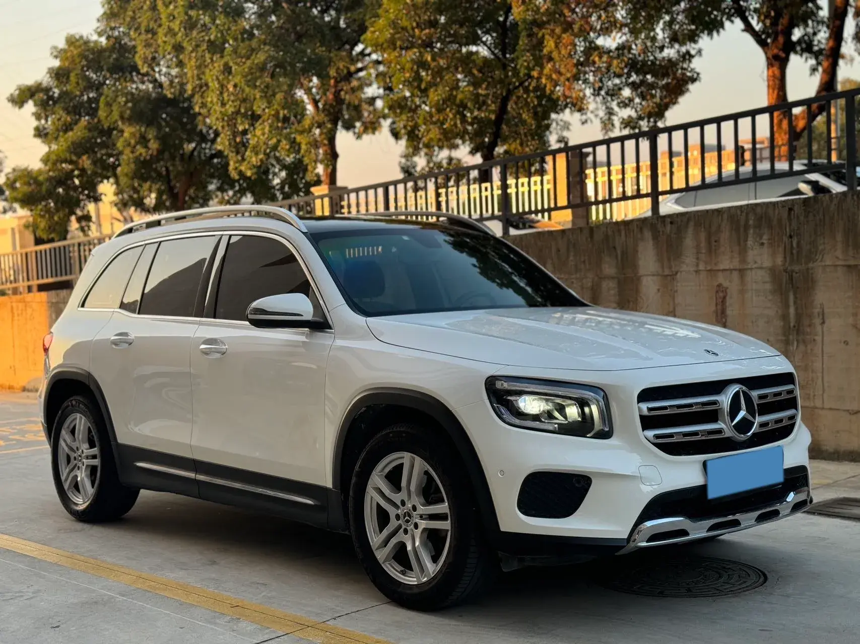 2022 MERCEDES-BENZ GLB thumbnail 3