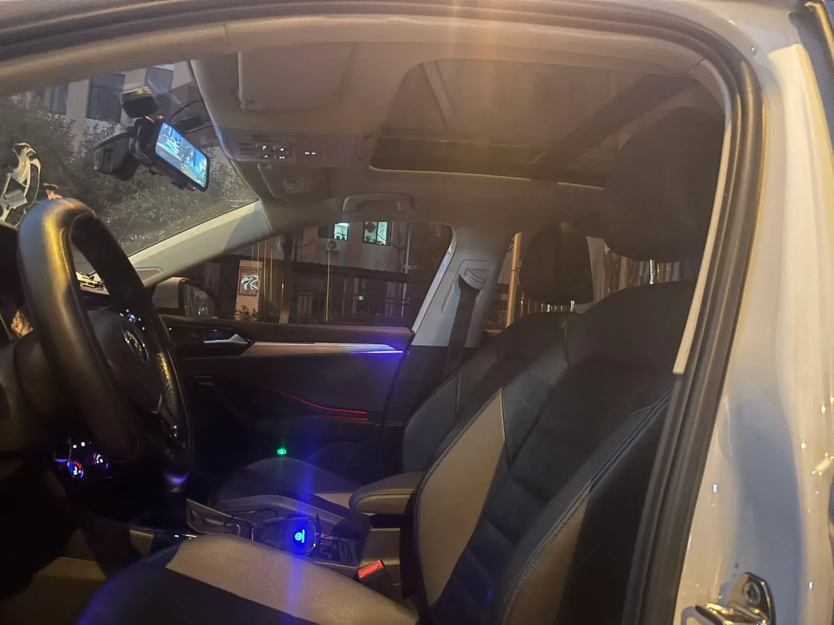 2019 VOLKSWAGEN SAGITAR thumbnail 3