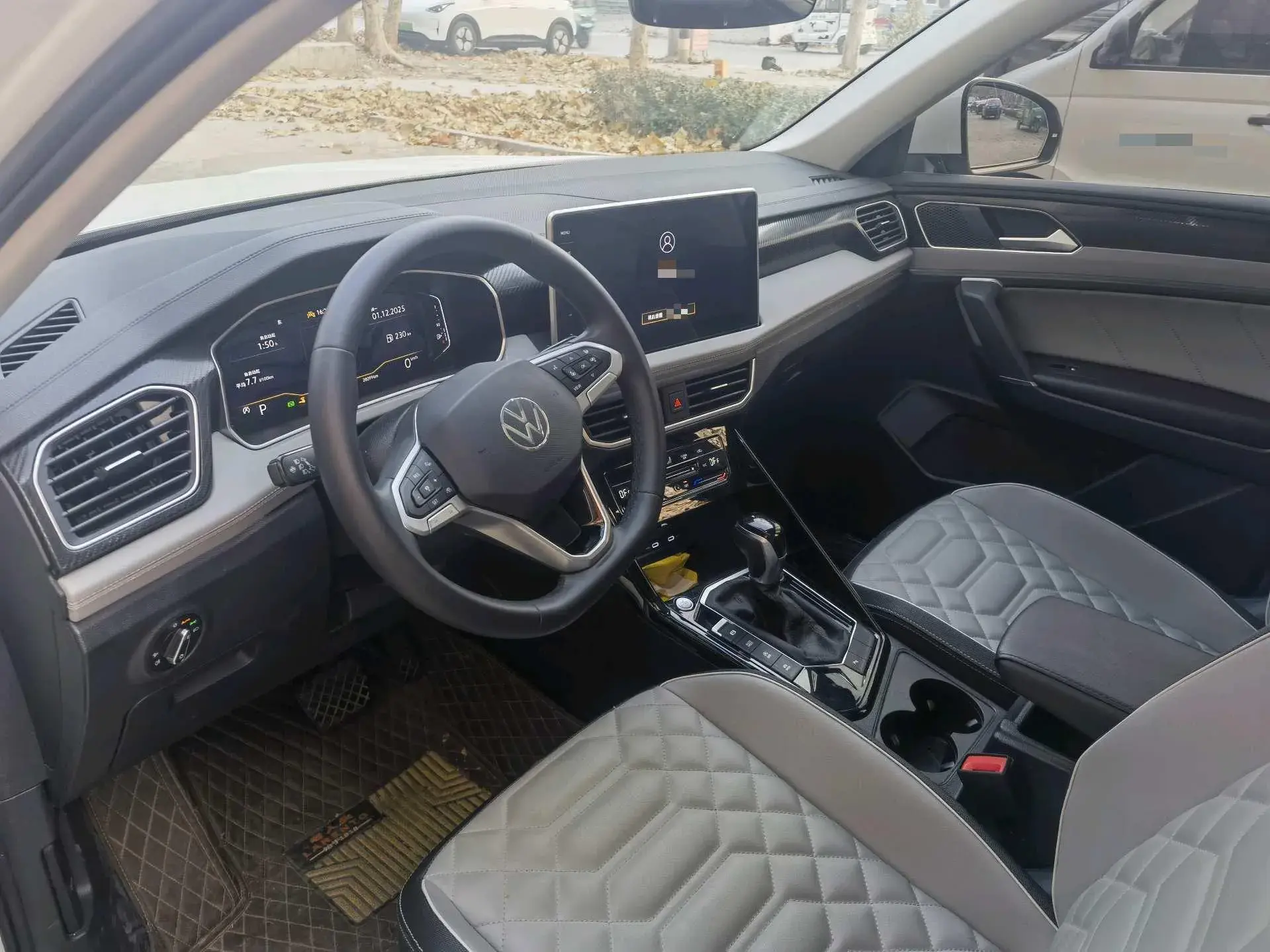 2023 VOLKSWAGEN TAYRON thumbnail 3