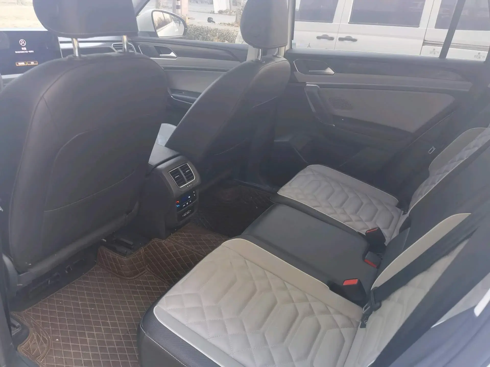 2023 VOLKSWAGEN TAYRON thumbnail 2