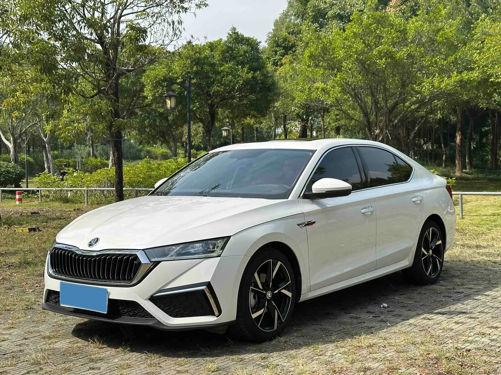 2021 SKODA OCTAVIA view 1