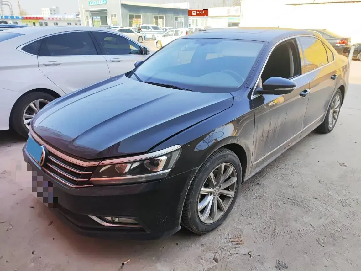 2017 VOLKSWAGEN PASSAT view 1