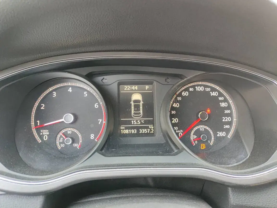 2017 VOLKSWAGEN PASSAT thumbnail 3
