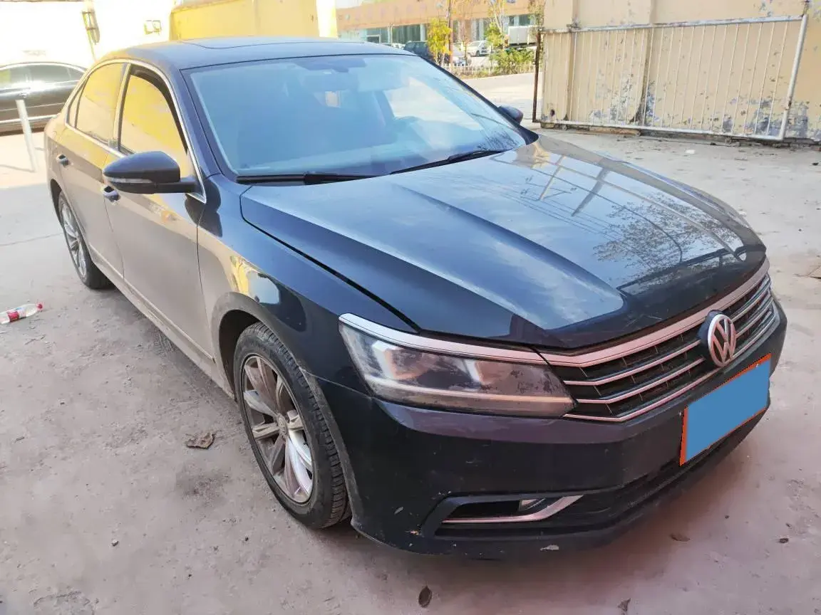 2017 VOLKSWAGEN PASSAT thumbnail 2