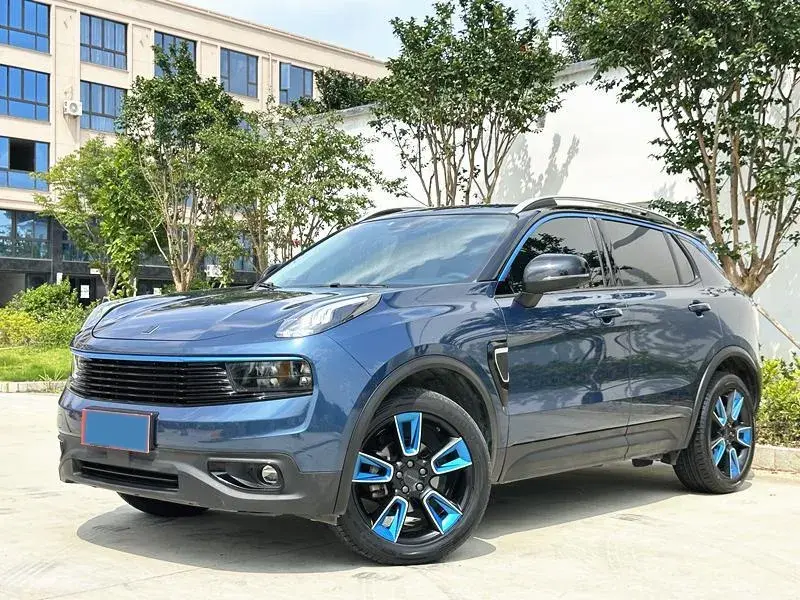 2019 LYNK&CO 01 view 1