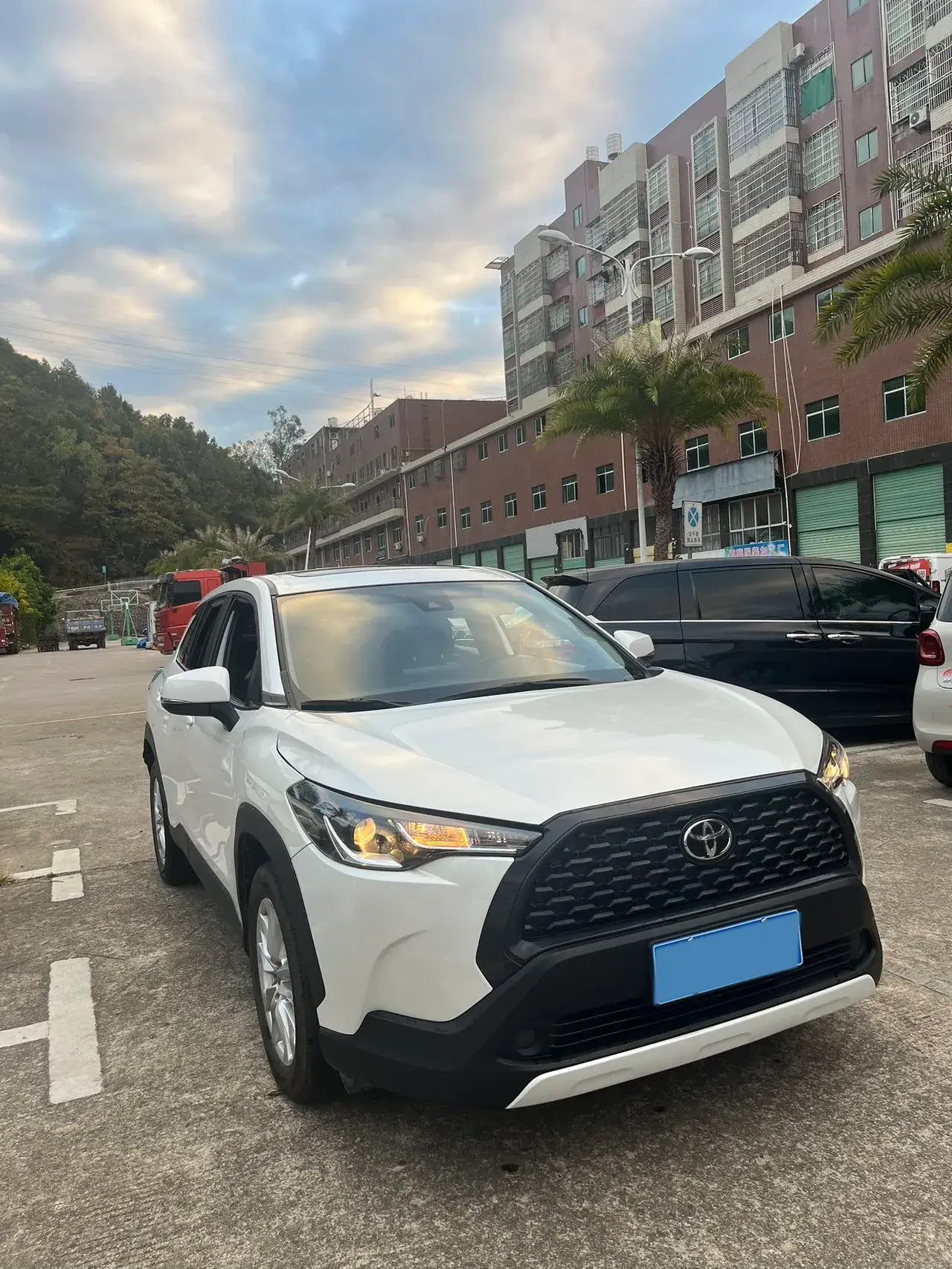 2023 TOYOTA COROLLA thumbnail 3