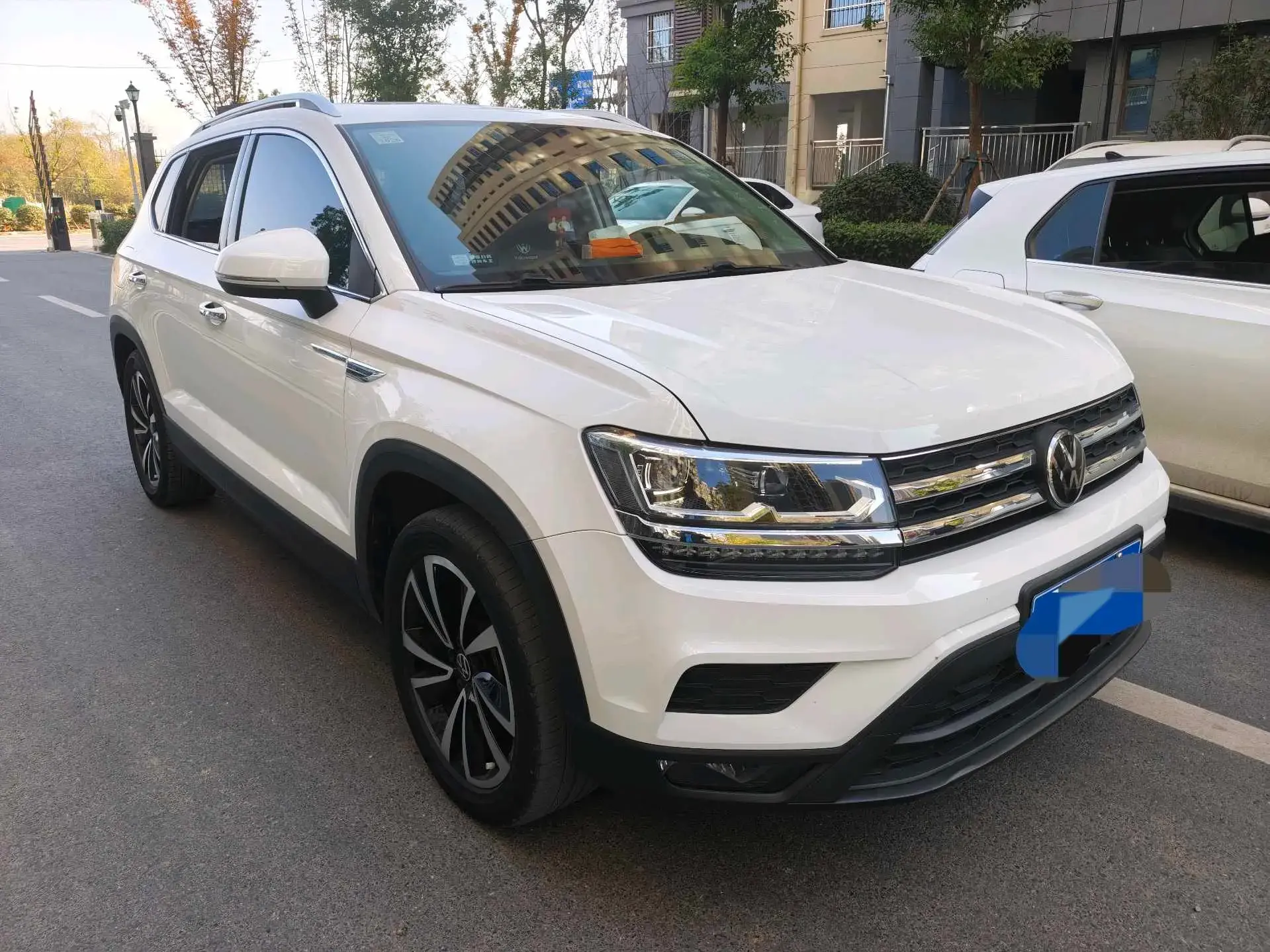 2022 VOLKSWAGEN THARU thumbnail 3