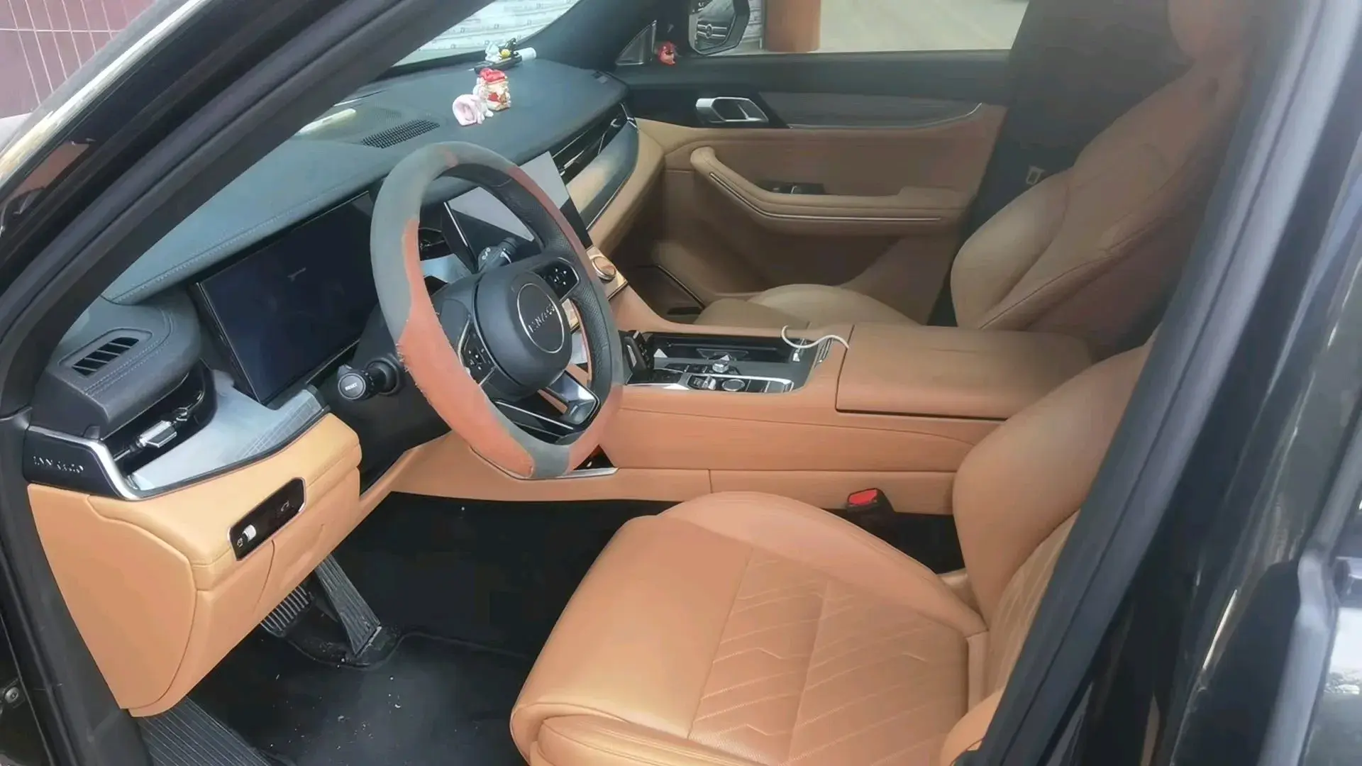 2024 LYNK&CO 09 thumbnail 3