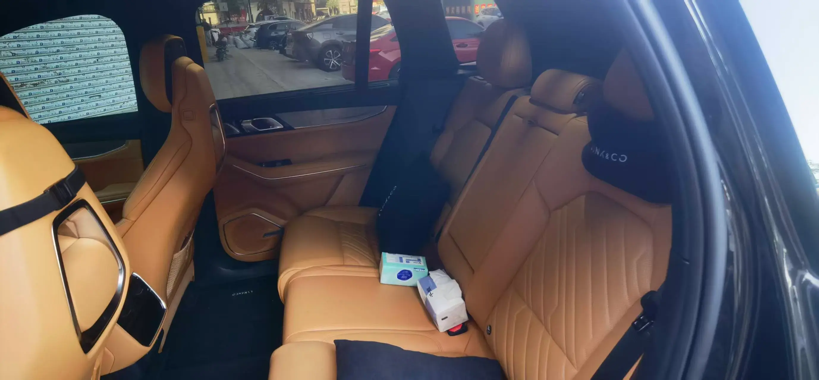 2024 LYNK&CO 09 thumbnail 2