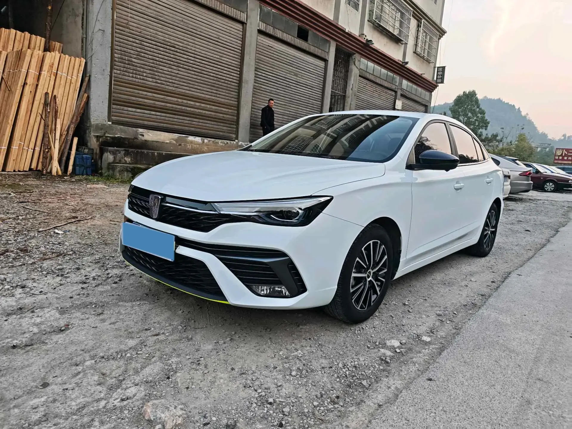 2021 ROEWE I5 view 1