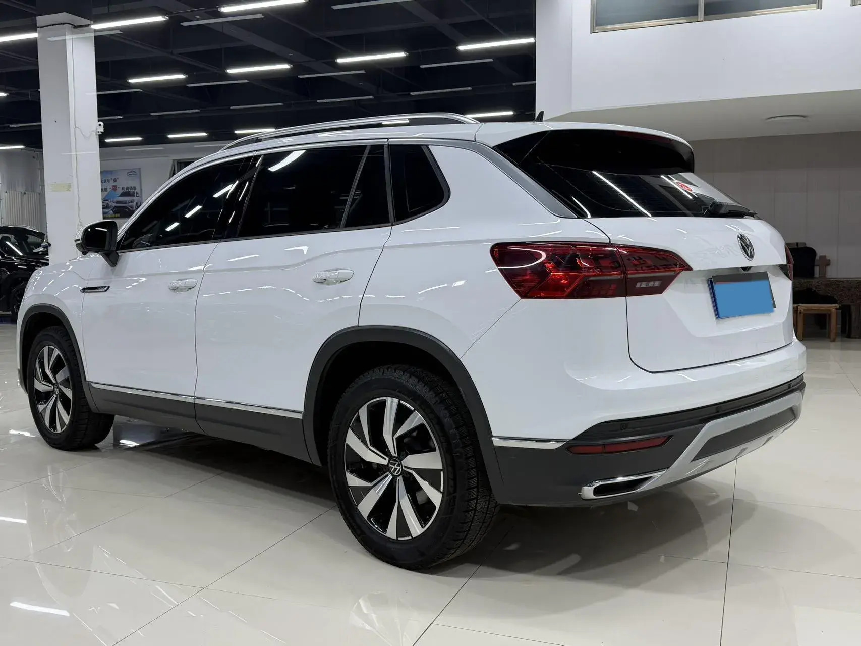 2022 VOLKSWAGEN TAYRON thumbnail 4