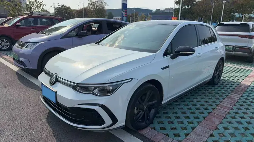 2021 VOLKSWAGEN GOLF view 1