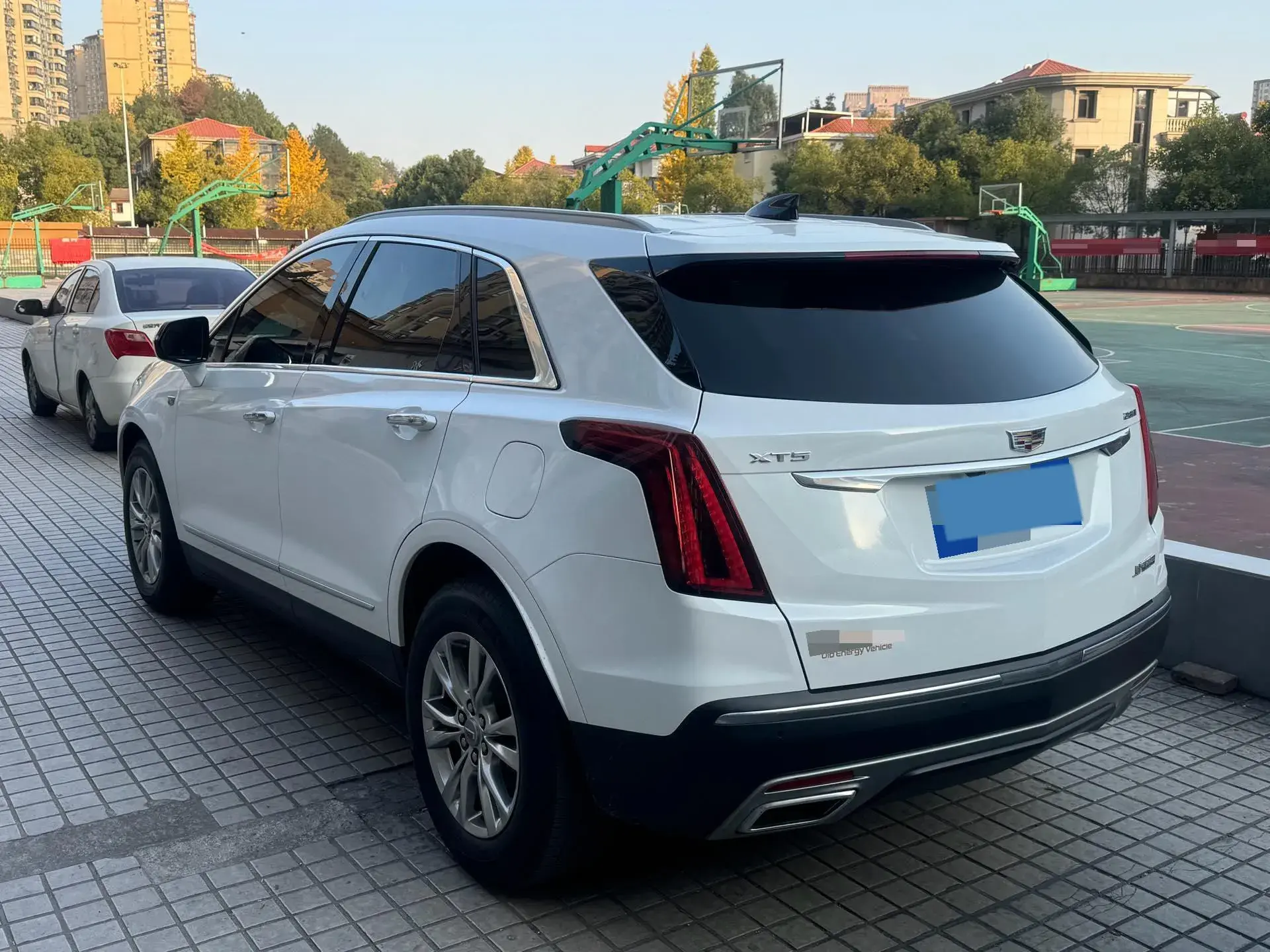 2021 CADILLAC XT5 thumbnail 4