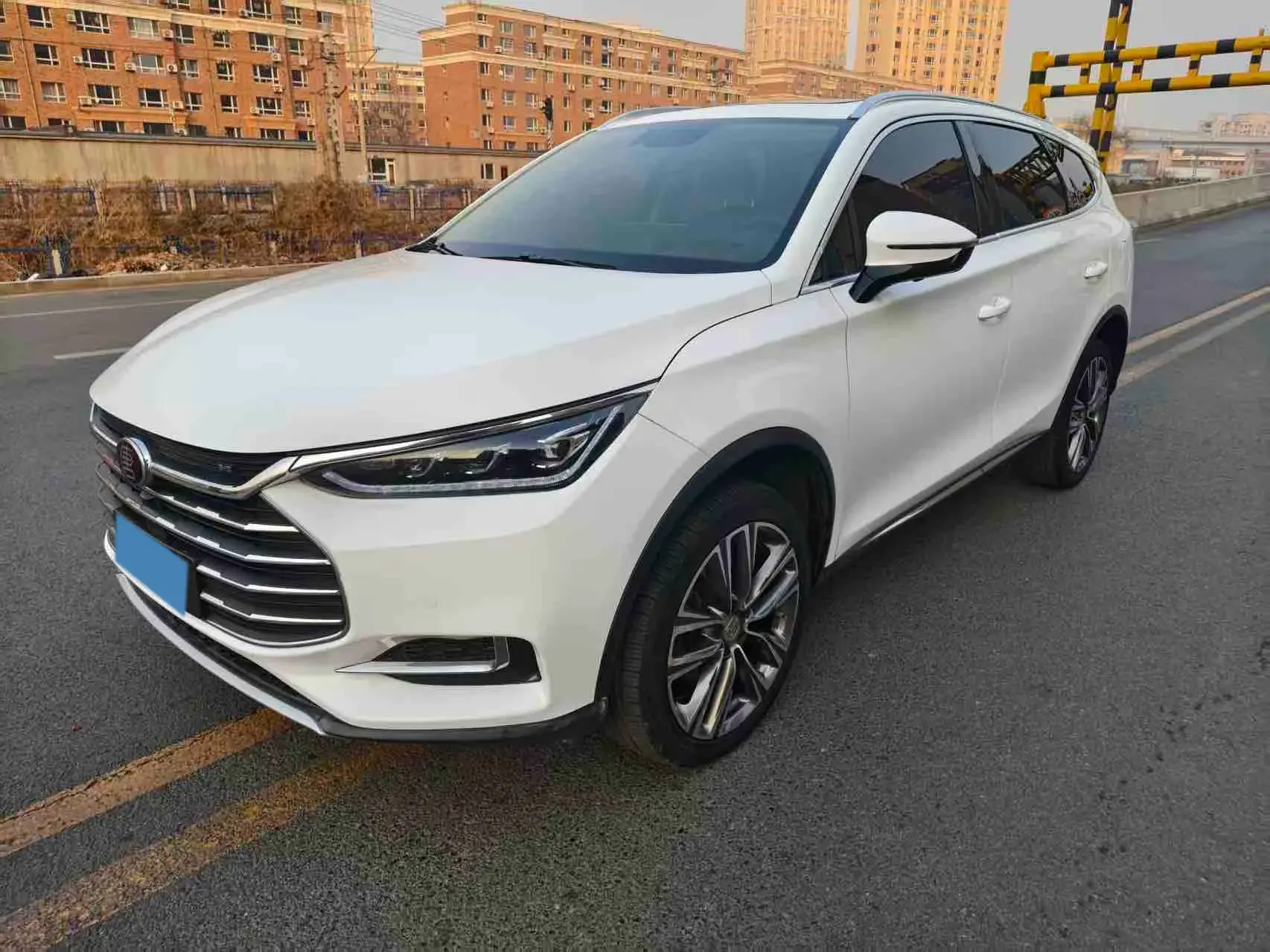 2018 BYD TANG view 1