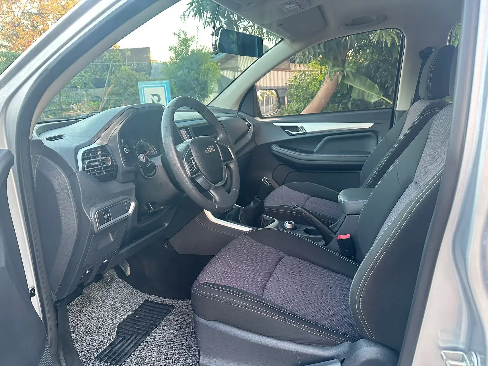 2022 ISUZU RE-MAX thumbnail 4