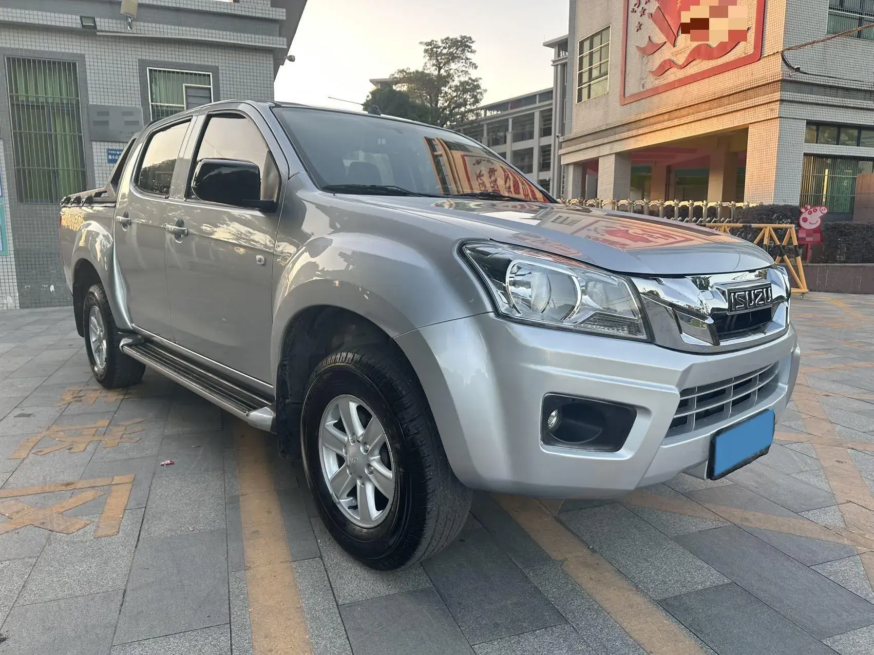 2022 ISUZU RE-MAX thumbnail 2