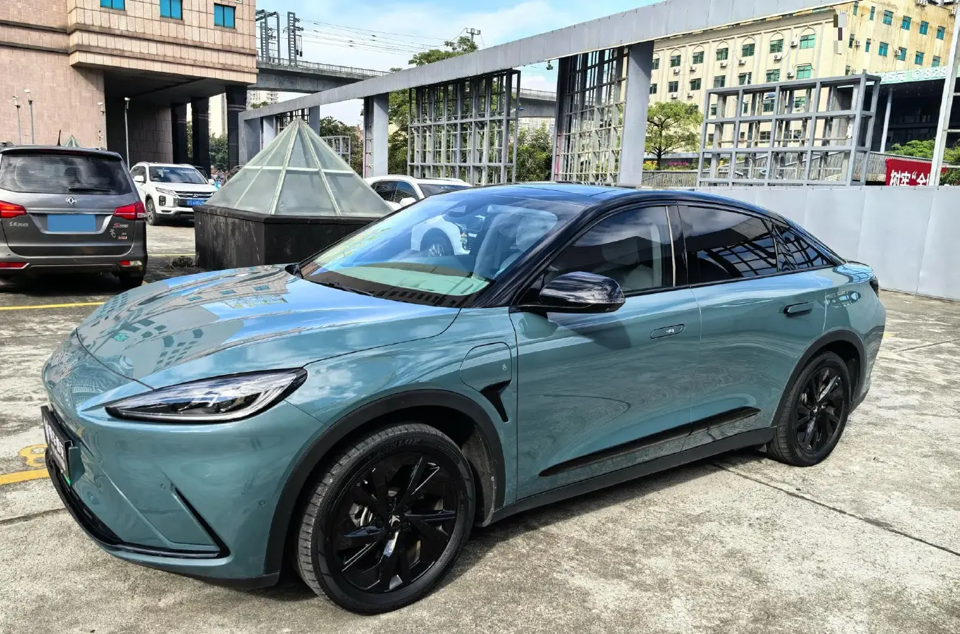 2023 ARCFOX αS BEV 93.6KWH