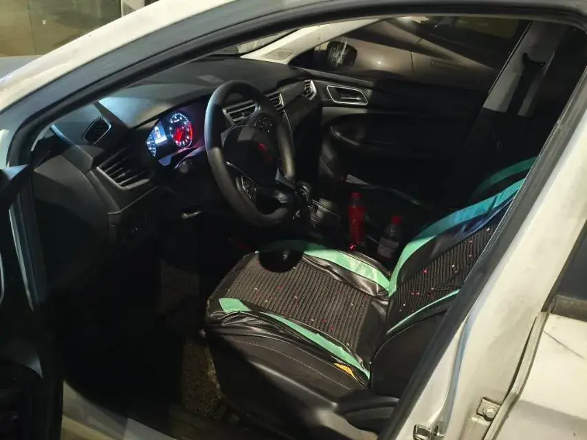 2019 ROEWE I5 thumbnail 2