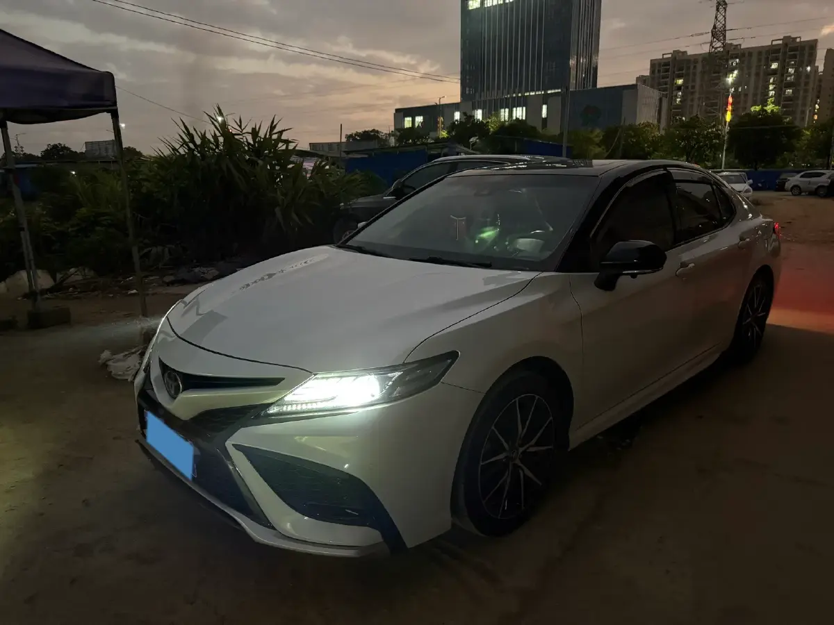 2021 Toyota Camry 2.5L 209HP L4 8AT