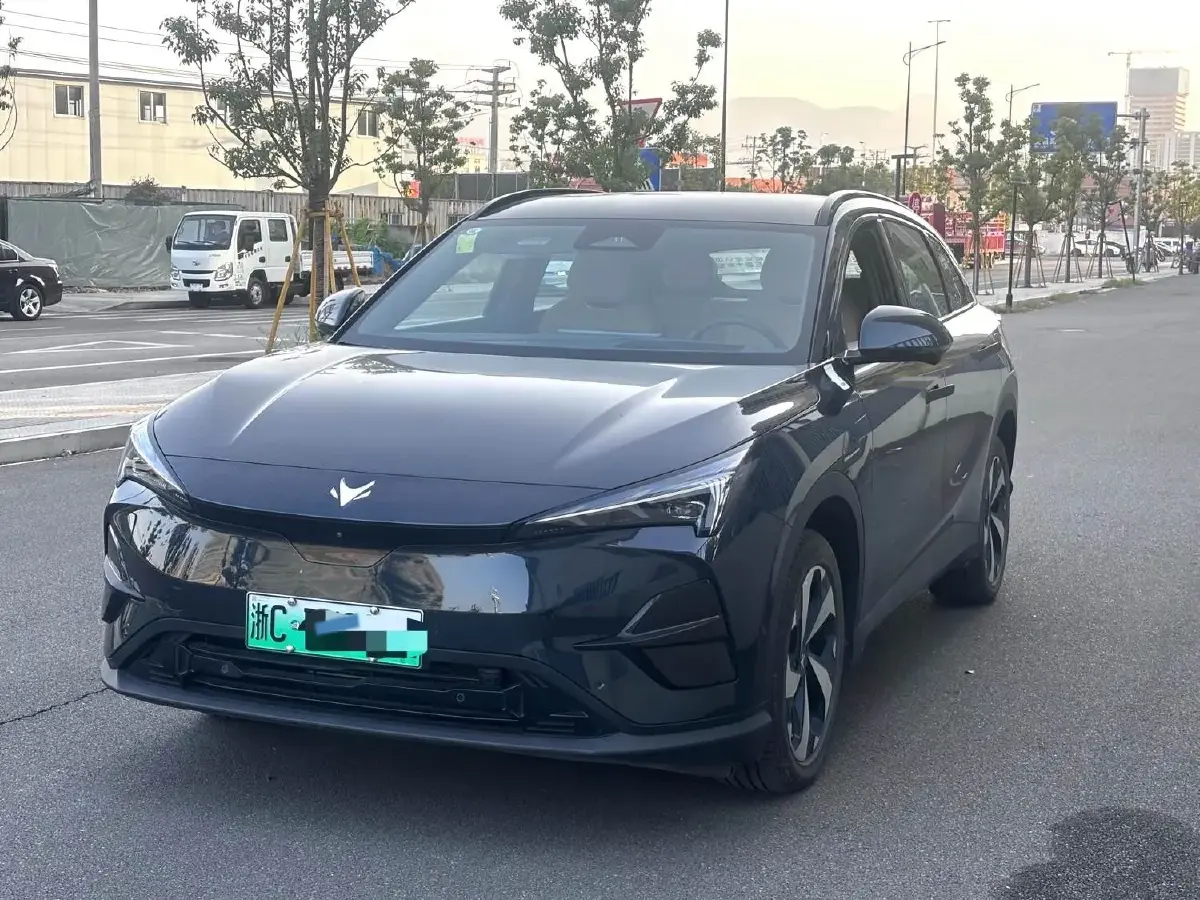 2025 ARCFOX αT5 BEV 65KWH