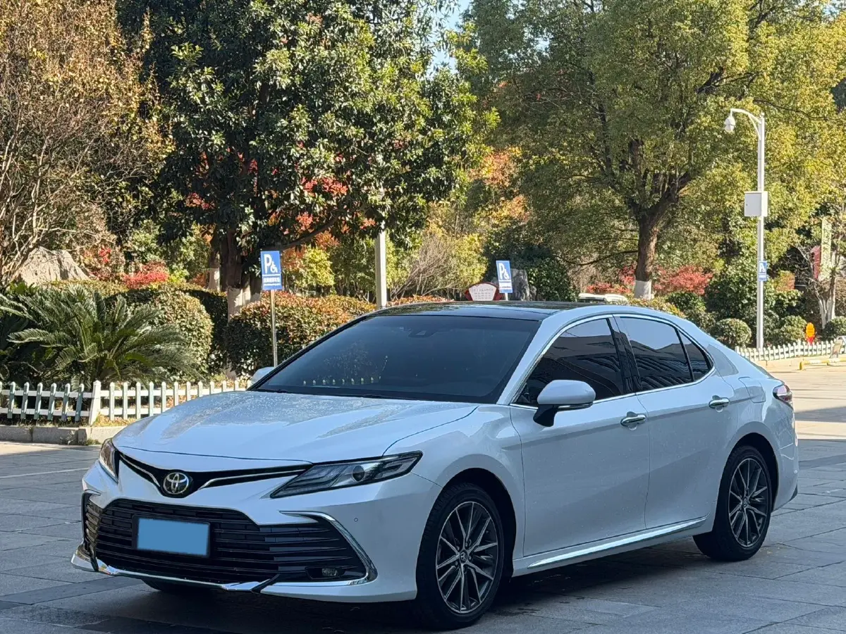 2021 Toyota Camry 2.5L 209HP L4 8AT