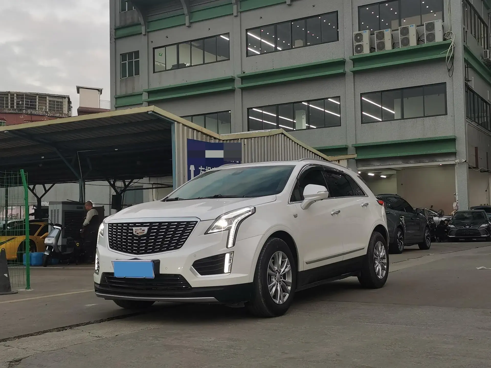 2022 CADILLAC XT5 view 1