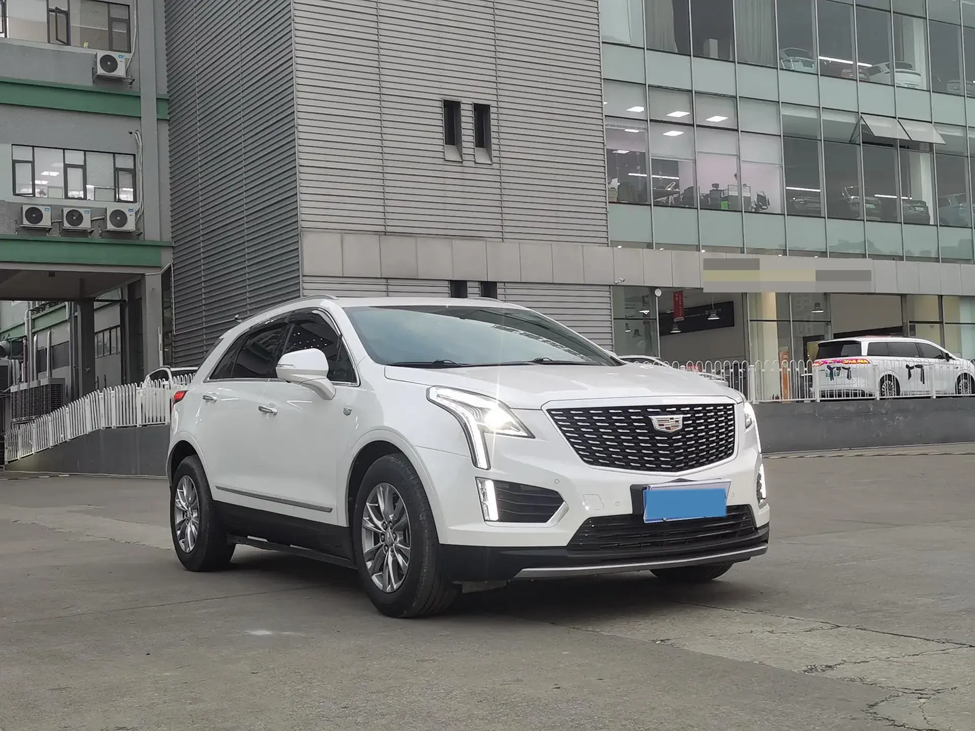 2022 CADILLAC XT5 thumbnail 3