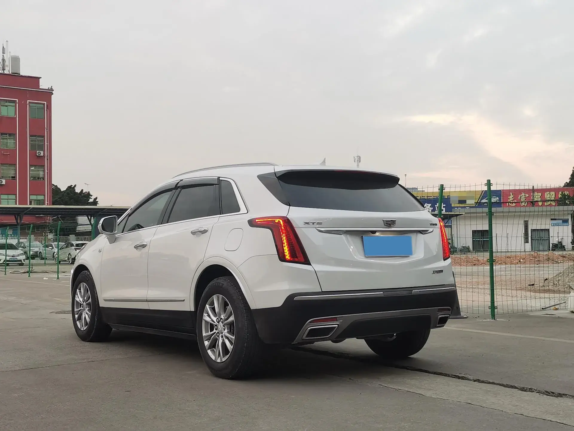 2022 CADILLAC XT5 thumbnail 4