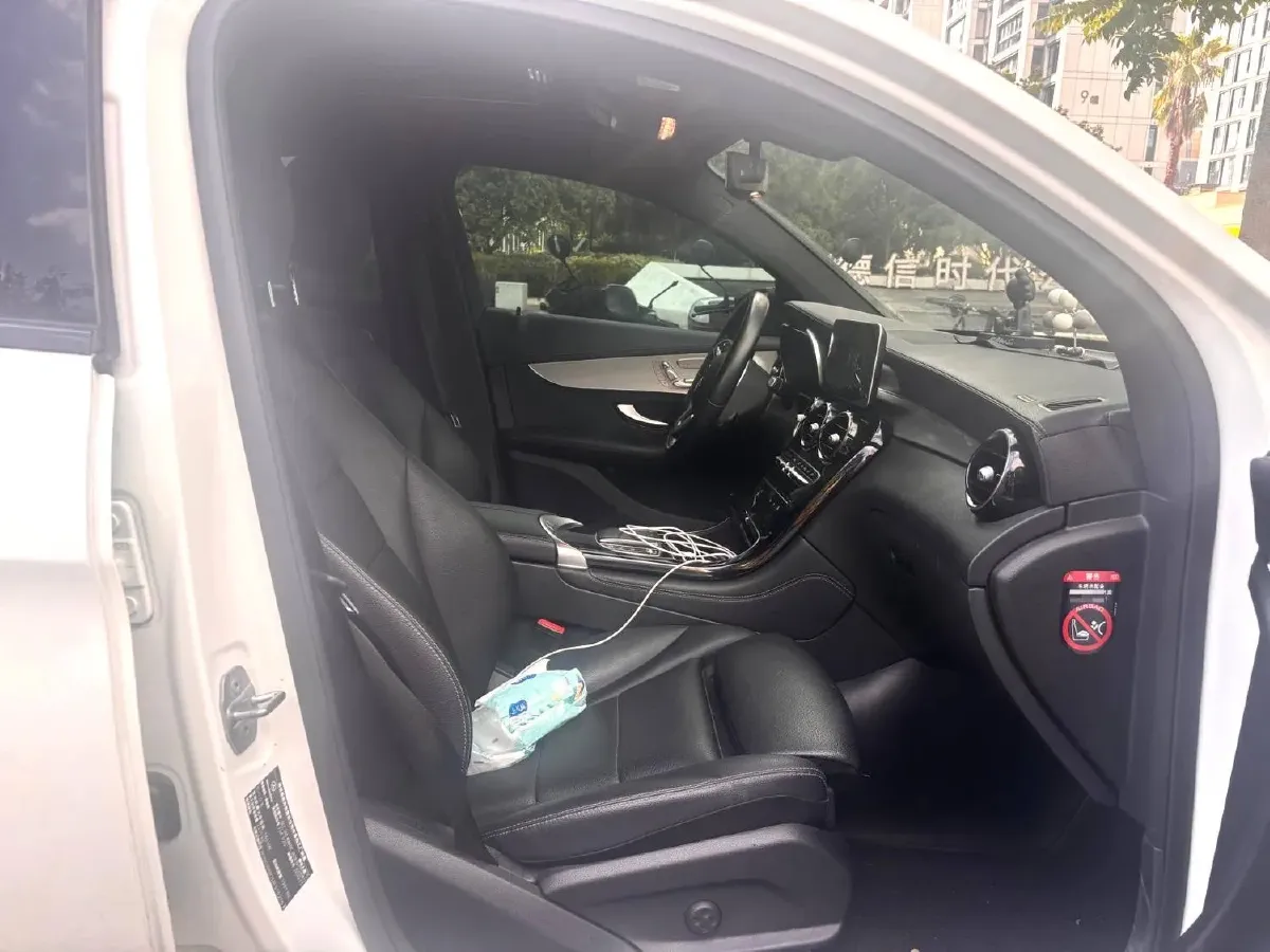 2021 Mercedes-Benz GLC Class 2.0T 197HP L4 9AT,autocango,china used car exporter,china ev exporter,chinese used car exporter,chinese used ev exporter