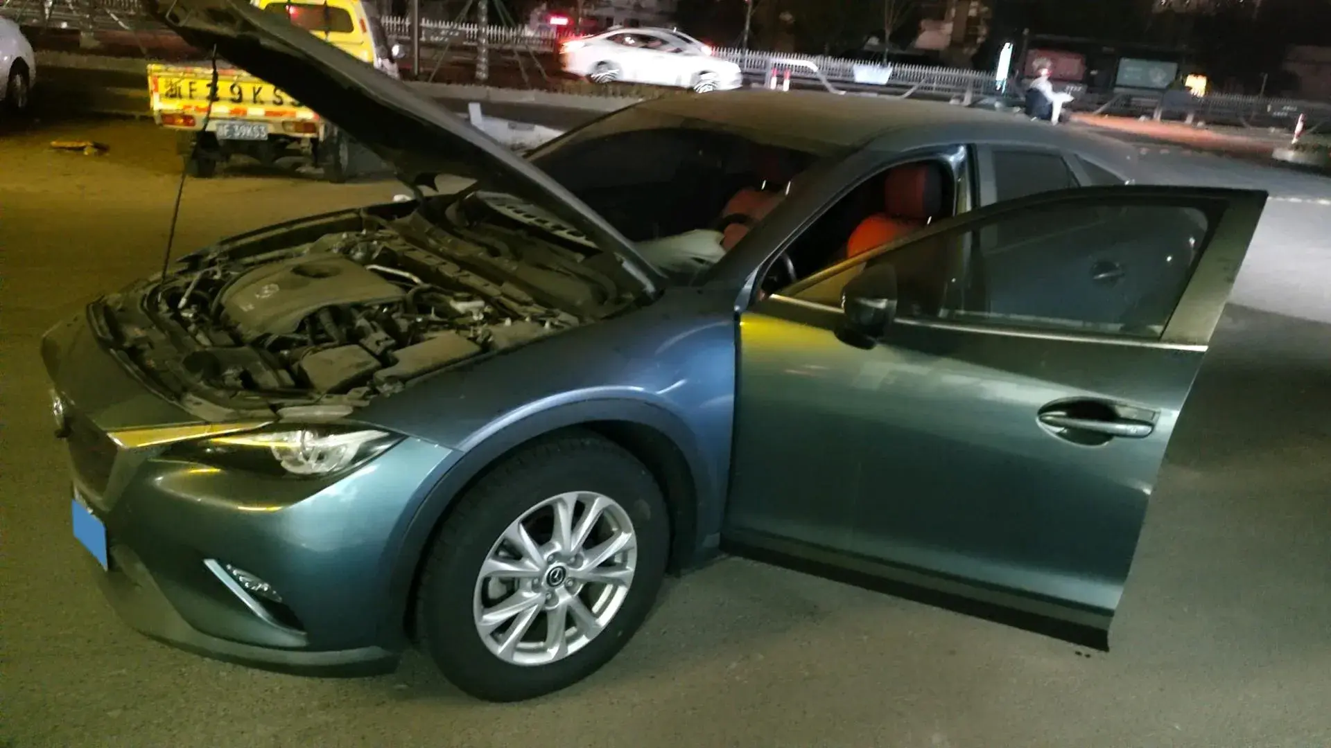 2018 MAZDA CX-4 thumbnail 3