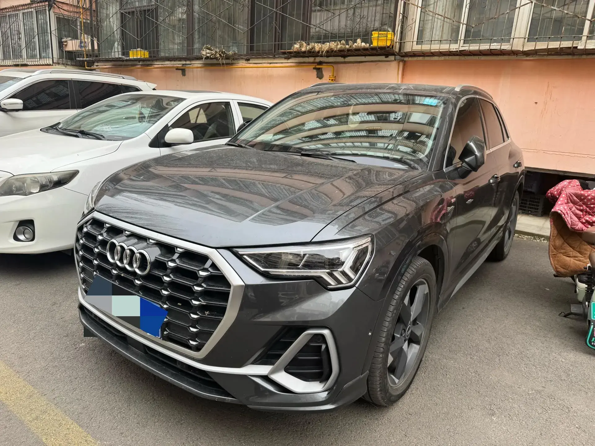 2021 AUDI Q3 view 1