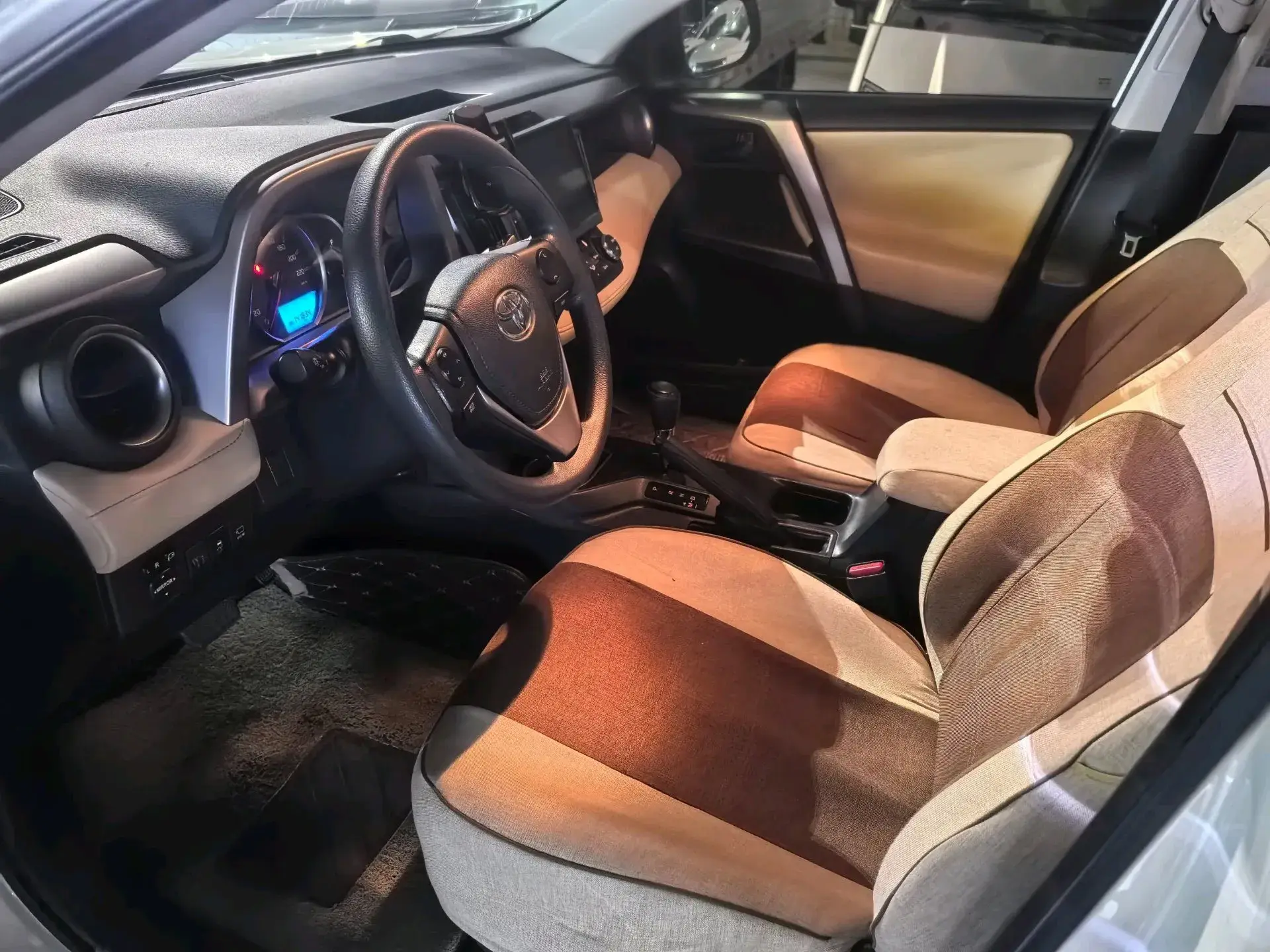 2018 TOYOTA RAV4 thumbnail 2