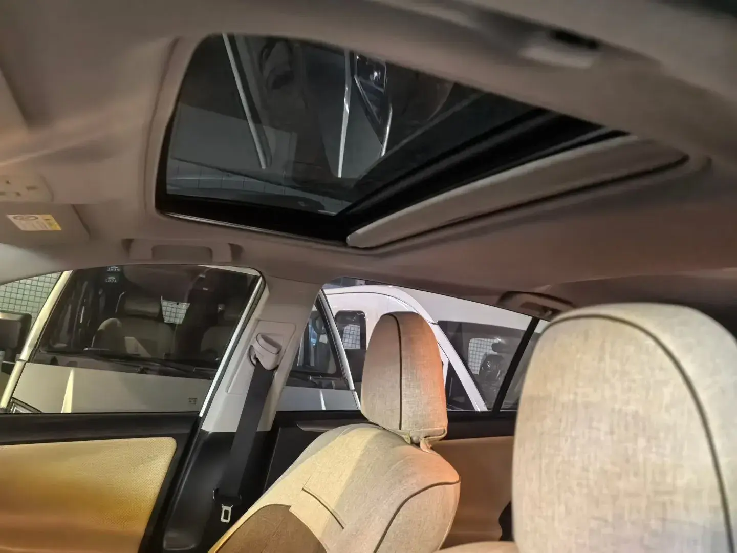 2018 TOYOTA RAV4 thumbnail 3