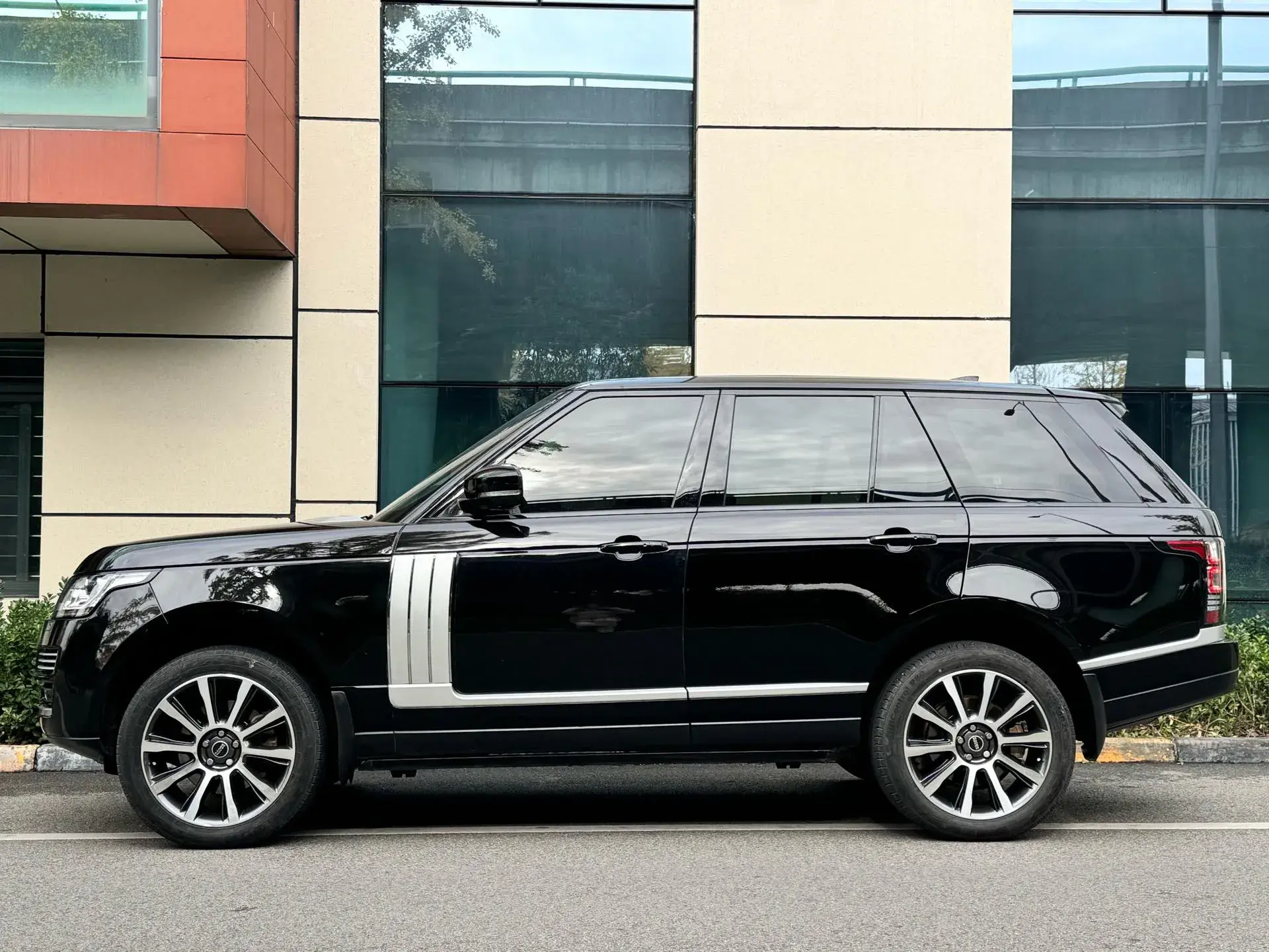 2016 LAND ROVER thumbnail 2