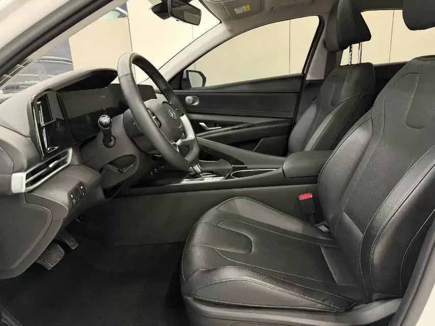 2022 HYUNDAI ELANTRA thumbnail 4