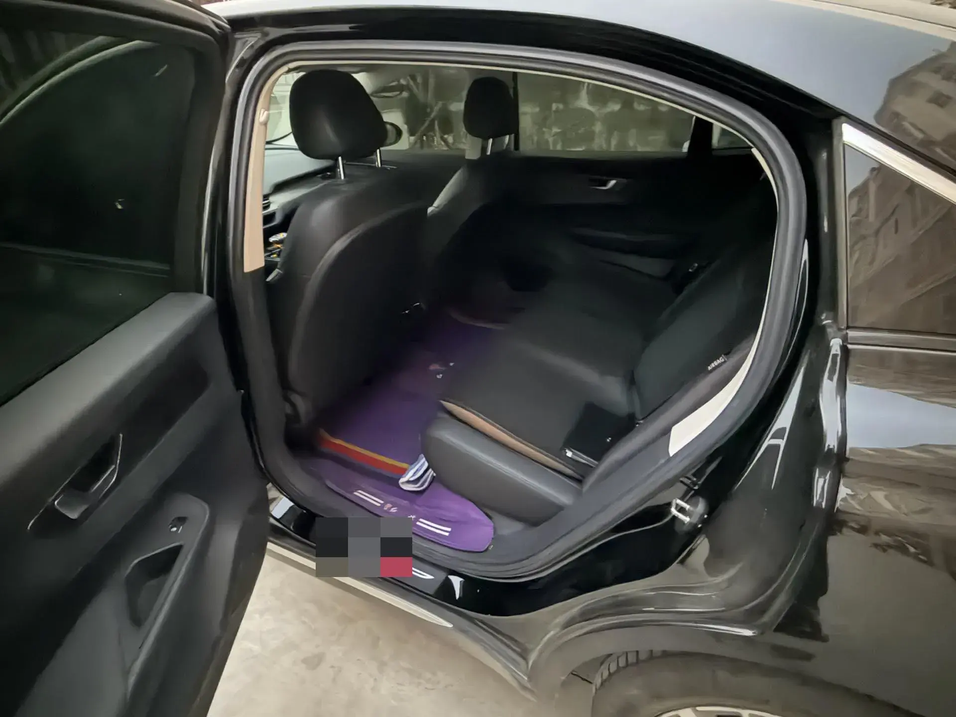 2024 HONGQI E-QM5 thumbnail 4