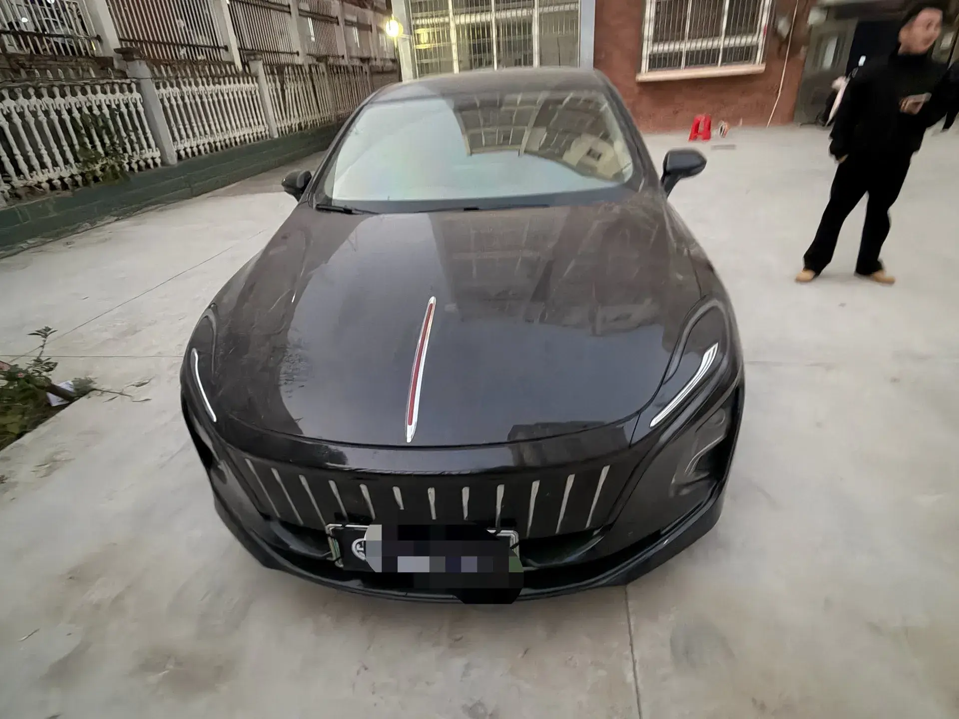 2024 HONGQI E-QM5 thumbnail 2